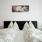 Gaestehaus Schoder *